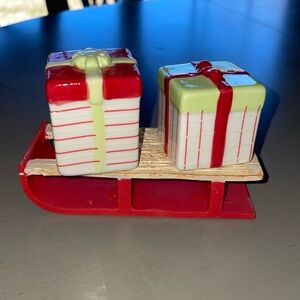 Bklyn Present salt & Pepper Shakers